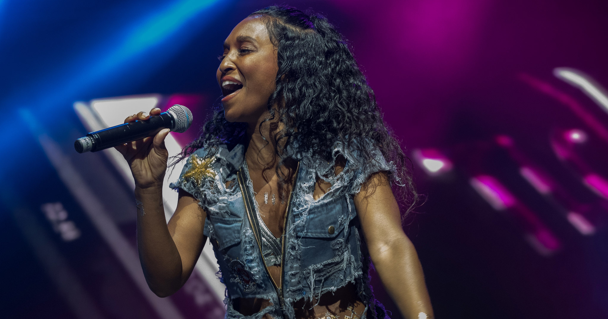TLC Performing live in Auckland, New Zealand. Image by Mark Derricutt.