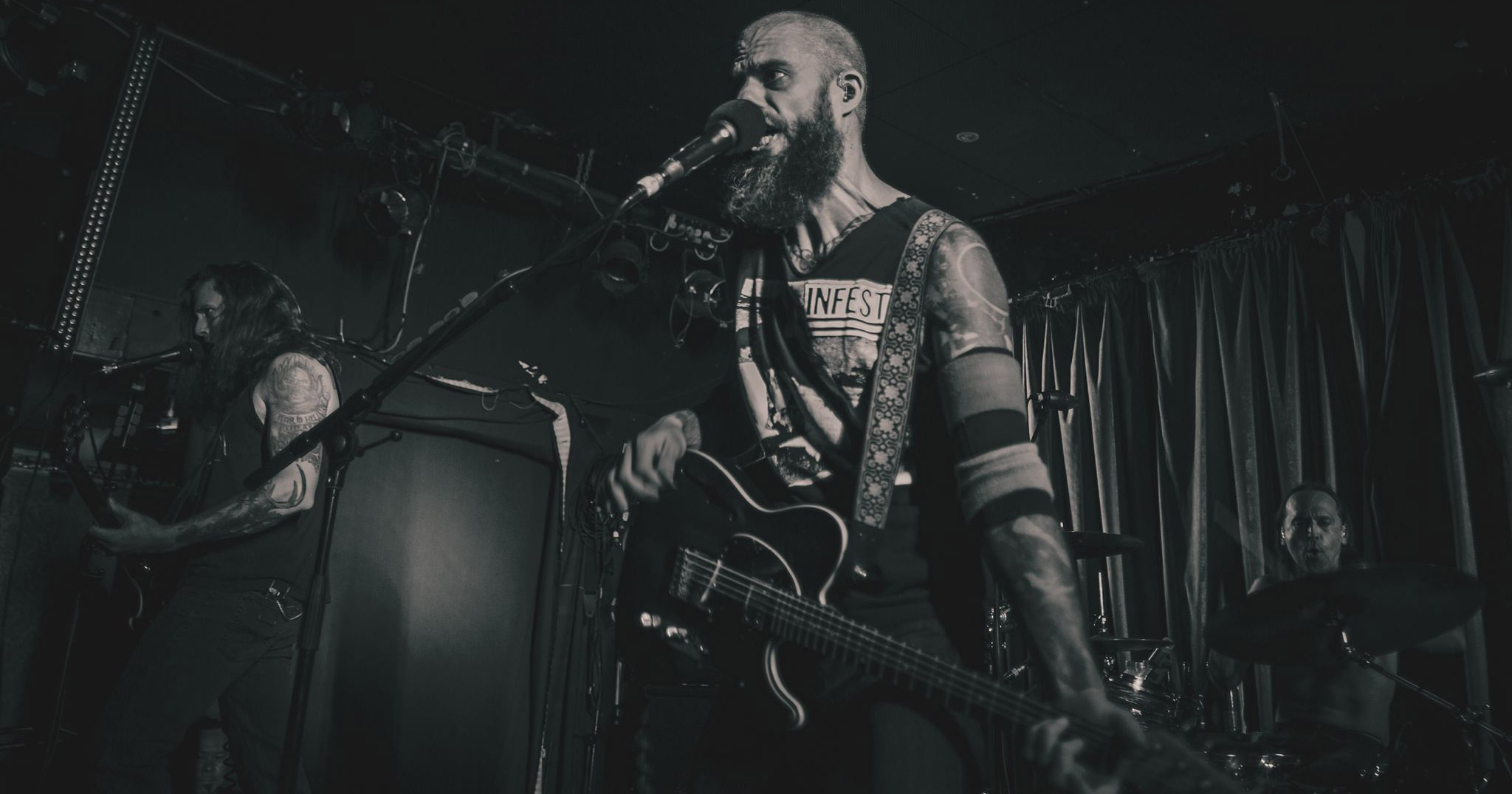 Baroness perform live at Auckland's Kings Arms Tavern, 2016. Image by Doug Peters.