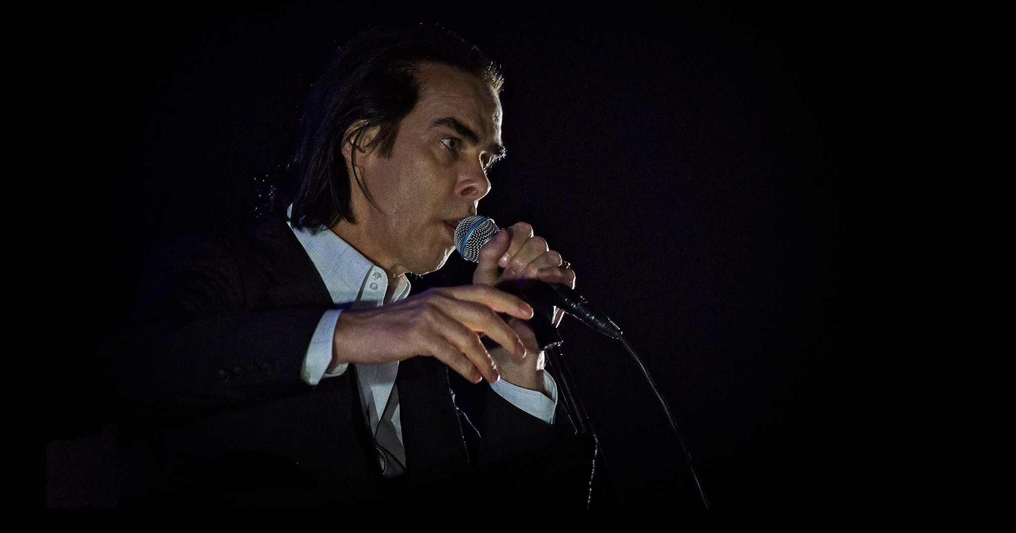 Nick Cave & The Bad Seeds perform live at Auckland's Vector Arena 2017. Image by Mark Derricutt.