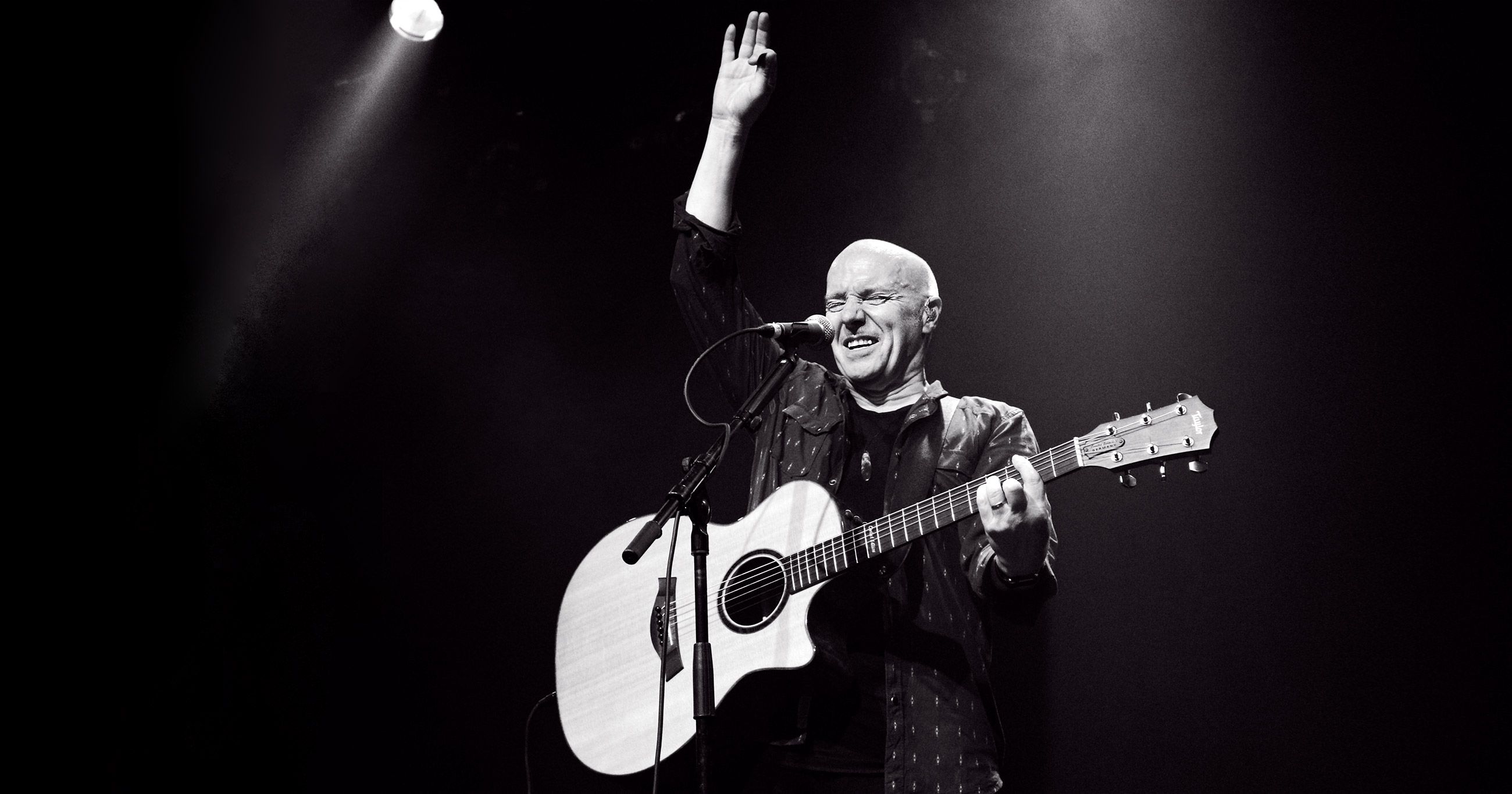 Midge Ure performs live in Auckland, 2017. Image by Sarah Kidd.