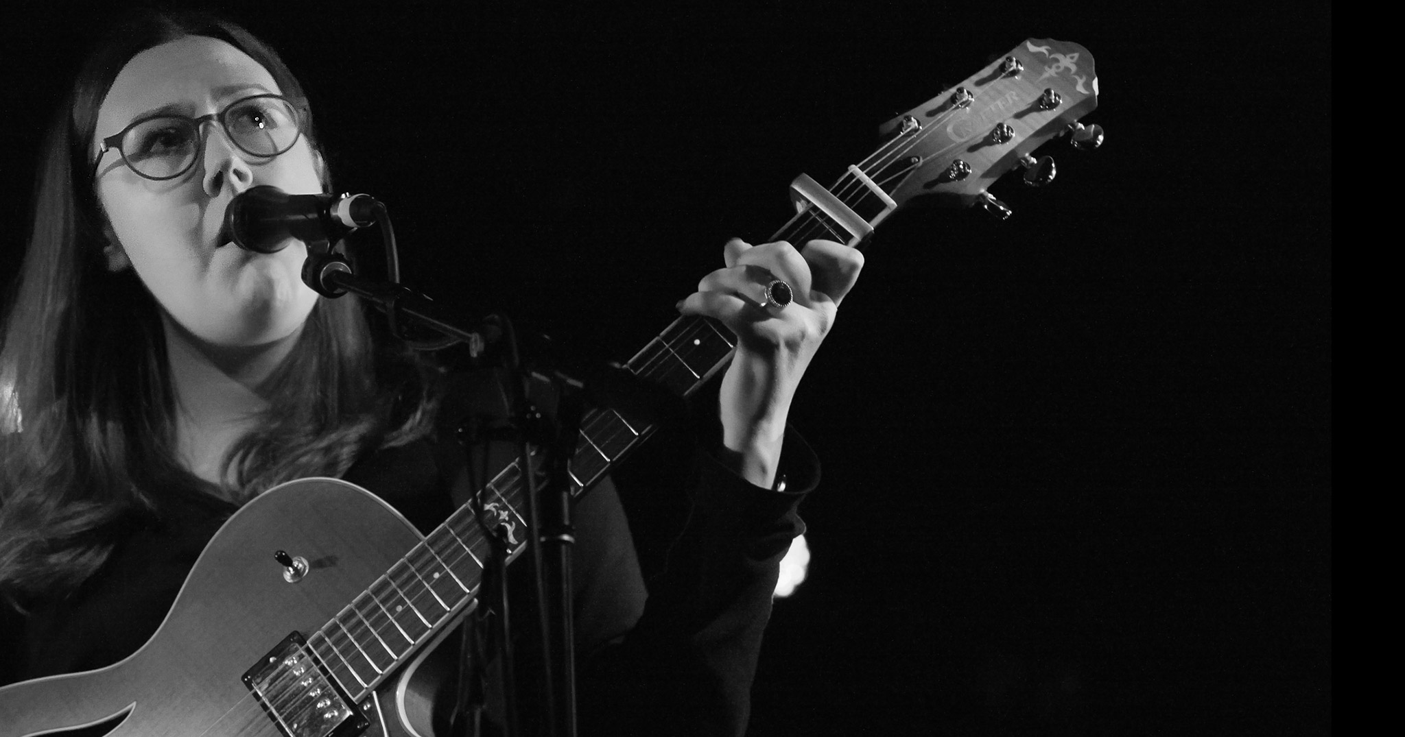 Nadia Reid performing live in Auckland 2017. Image by Mike Thornton.