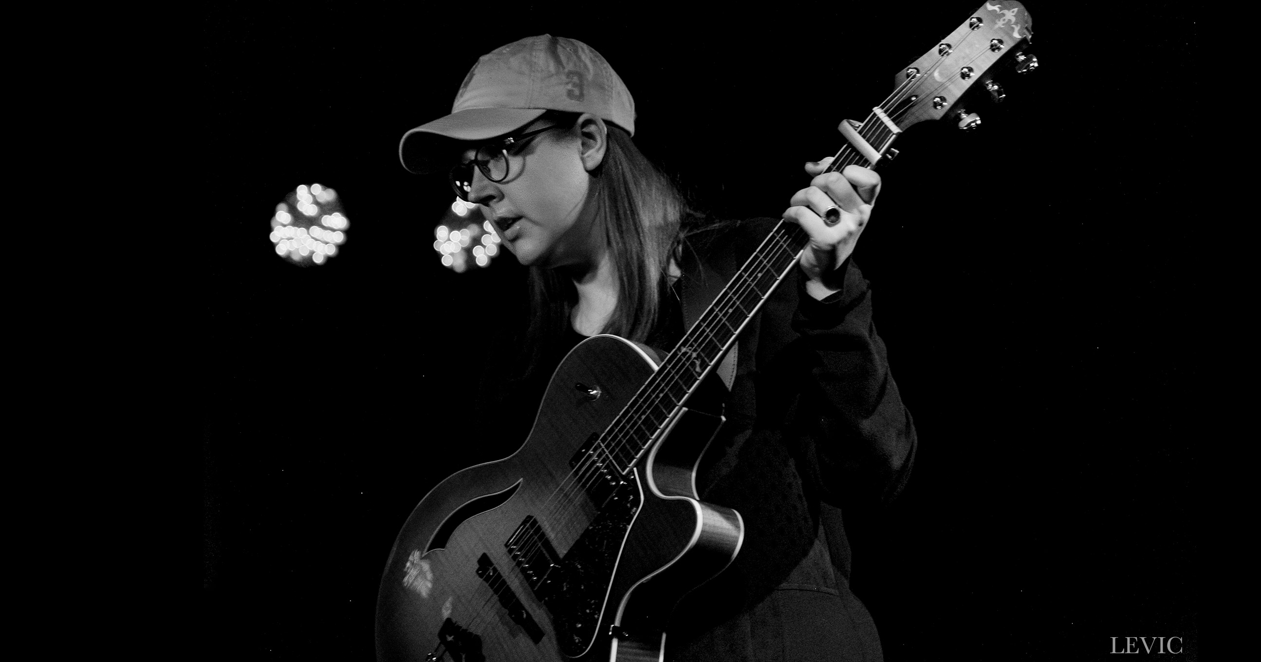 Nadia Reid performing live in Auckland, 2017. Image by Leah Victoria.