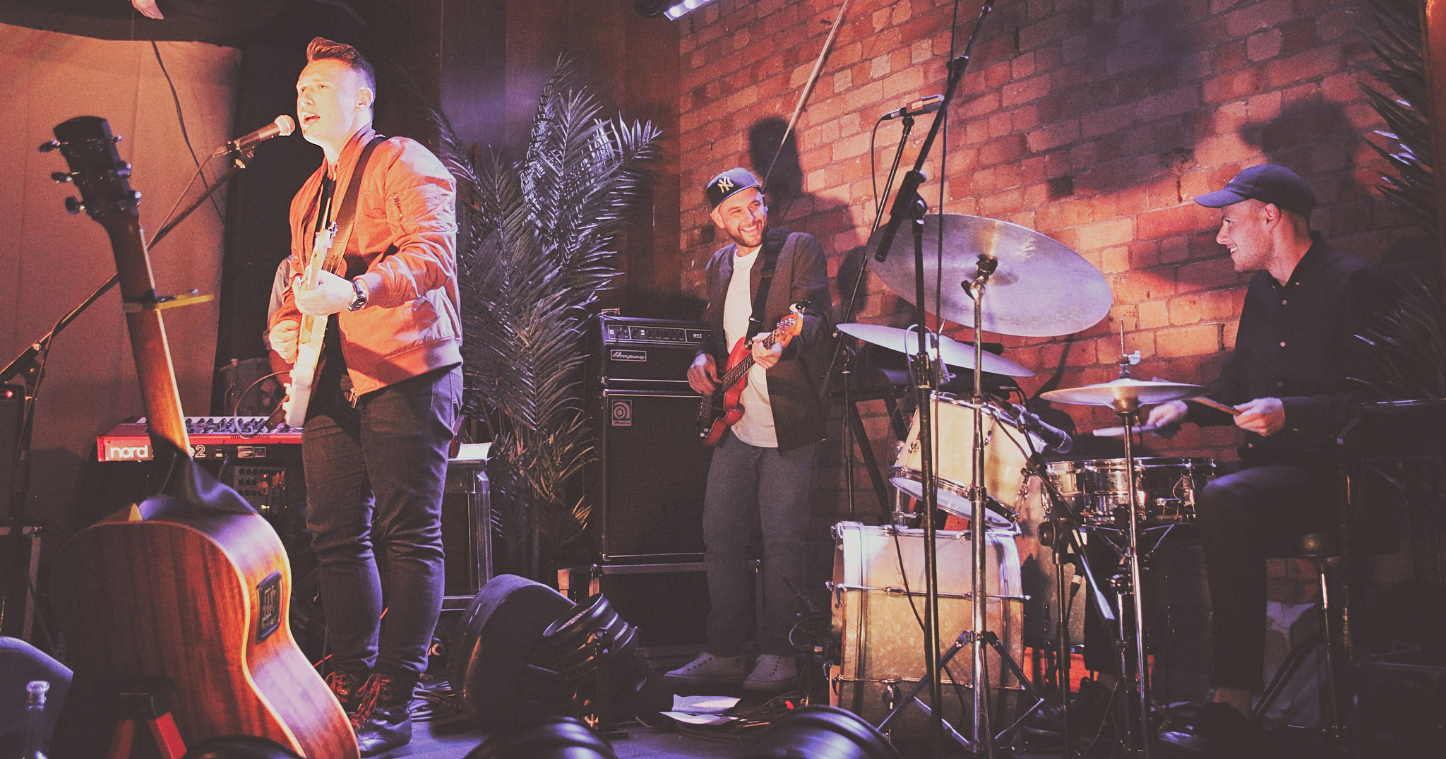 Louis Baker performing live at REC, Auckland 2017. Image by Sarah Kidd.