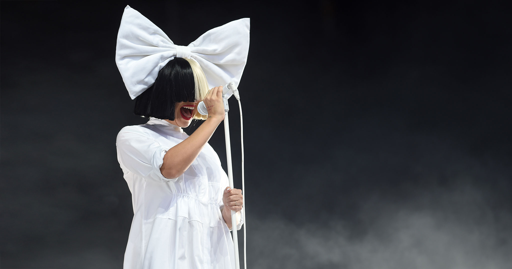 CHELMSFORD, ENGLAND - AUGUST 20: Sia performs at V Festival at Hylands Park on August 20, 2016 in Chelmsford, England. (Photo by Stuart C. Wilson/Getty Images)