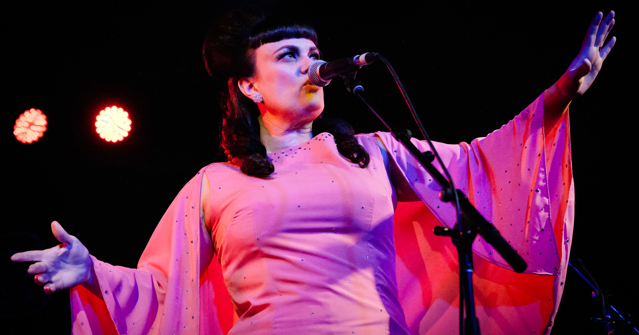 Tami Neilson performing live at The Tuning Fork, Auckland, New Zealand 2017. Image by Mike Thornton.