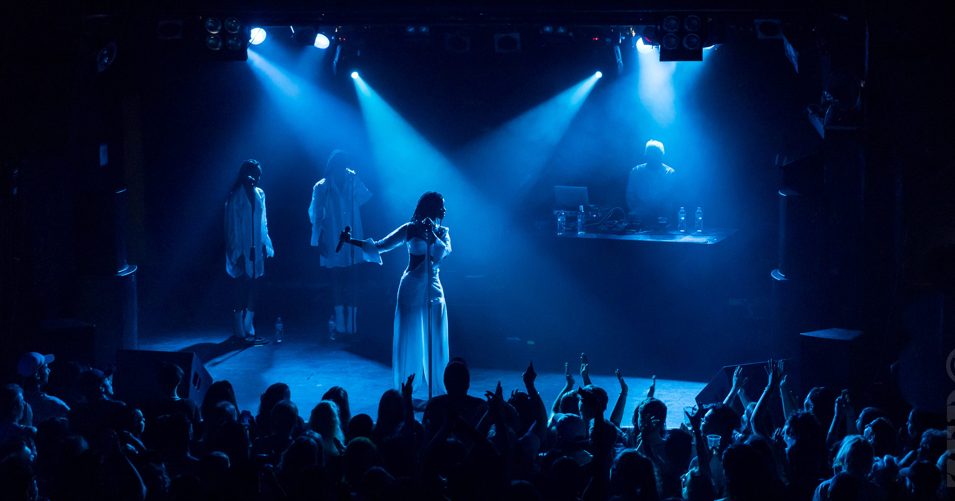 Kelela performing live in Auckland, New Zealand, 2018. Image by Chris Zwaagdyk.