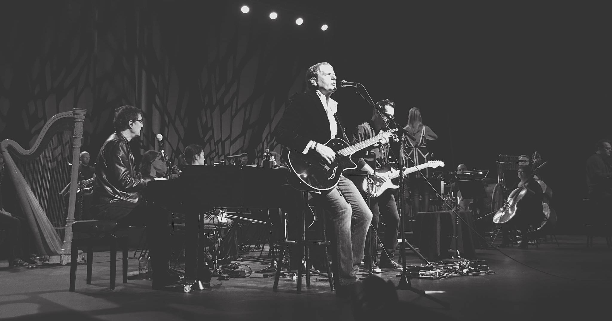 Michael Bolton performing live with the Auckland Philharmonia Orchestra in Auckland, New Zealand. Image by Sarah Kidd.