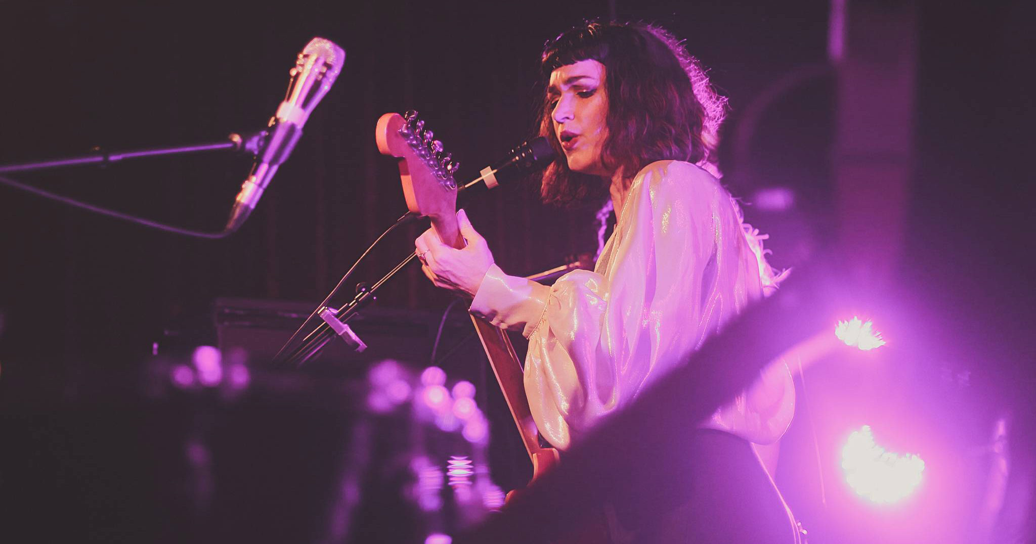 Julia Deans performing live in Auckland, New Zealand, 2018. Image by Sarah Kidd.