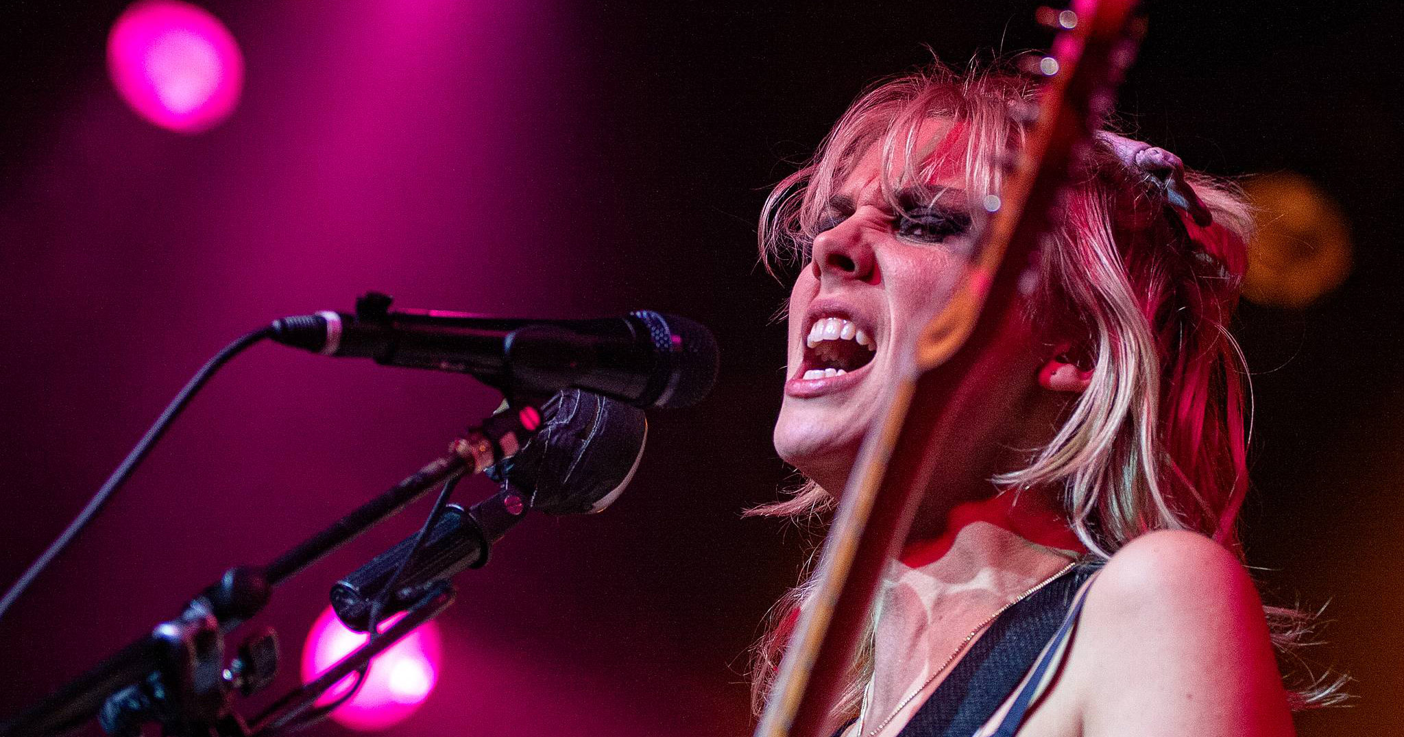 Wolf Alice performing live in Auckland, New Zealand, 2018. Image by Doug Peters.