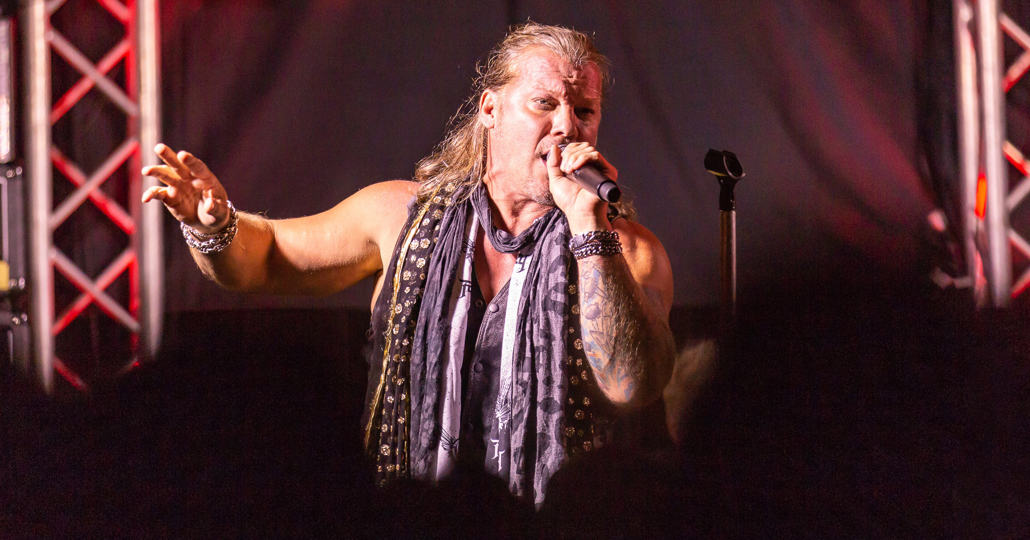 Fozzy performing live in Auckland, New Zealand, 2018. Image by ZED Pics.