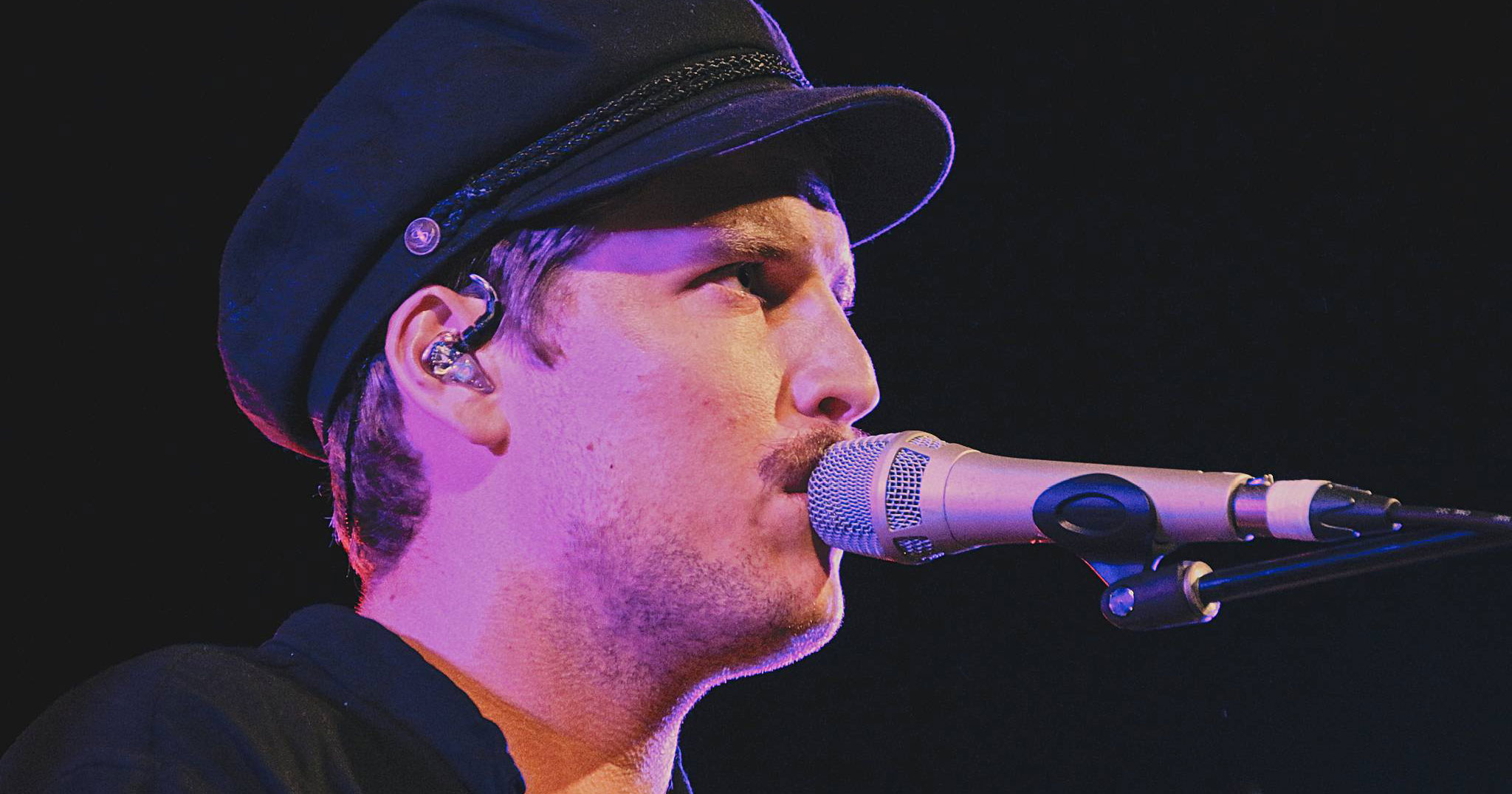 Ziggy Alberts performing live in Auckland, New Zealand 2018. Image by Sarah Kidd.