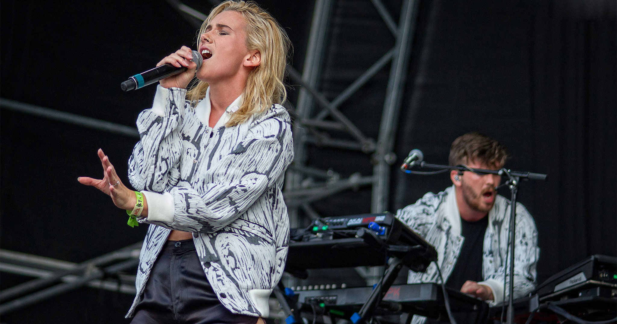Broods performing live in Auckland, New Zealand 2016. Image by Doug Peters.
