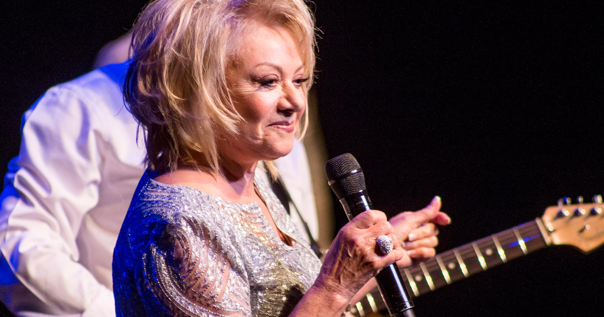 Elaine Page performing live in Auckland, New Zealand 2018. Image by LEVIC Visual.