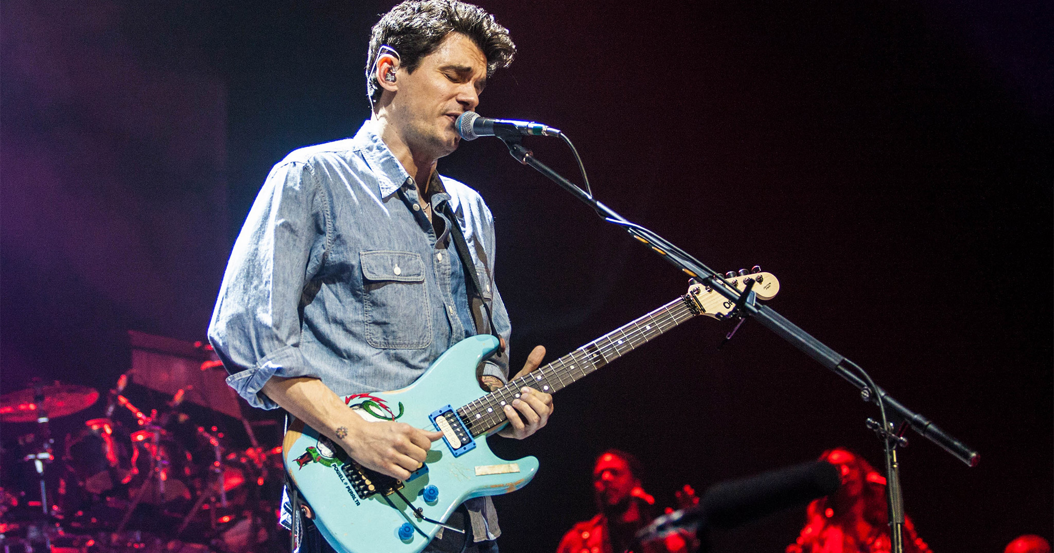 John Mayer performing live in Auckland, New Zealand 2019. Image by Rachel Van Luyt.