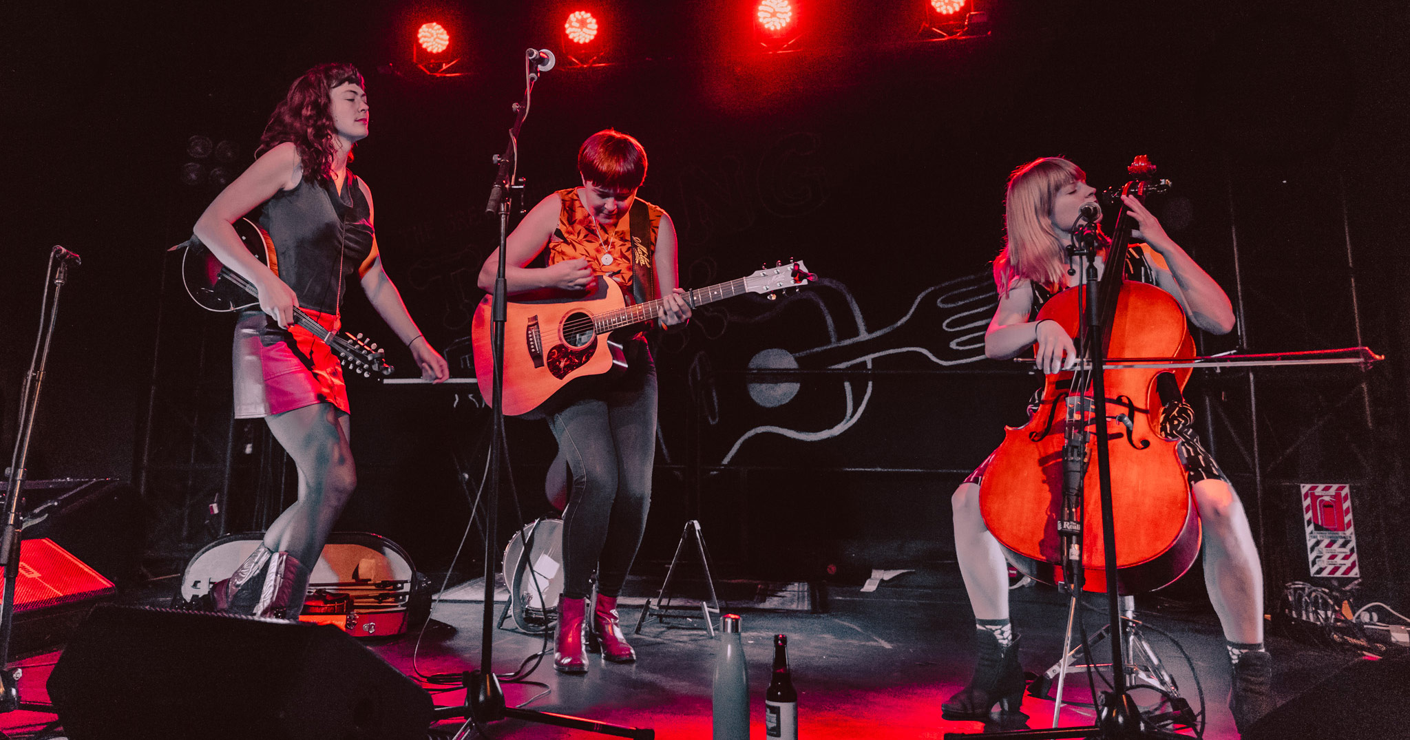 The Maes performing live in Auckland, New Zealand 2019. Image by Chontalle Musson.