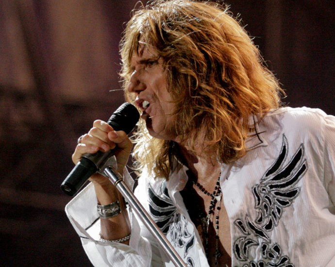David Coverdale / Whitesnake performing live in Wellington New Zealand, 2008. Image by Doug Peters.