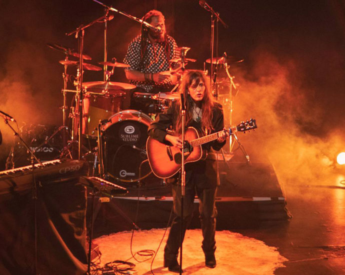 Reb Fountain performing live in Auckland, New Zealand 2020. Image by Doug Peters.