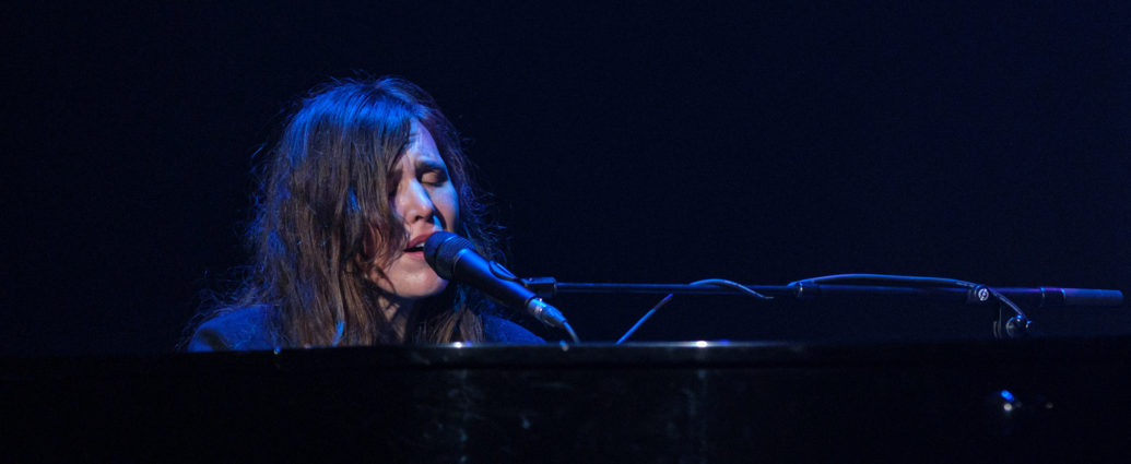 Reb Fountain performing live in Napier, New Zealand 2022. Photo by Andrew Caldwell.