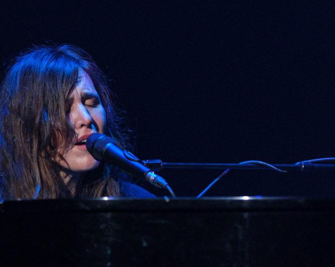 Reb Fountain performing live in Napier, New Zealand 2022. Photo by Andrew Caldwell.
